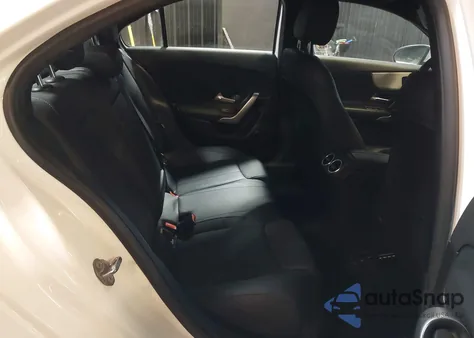 2019 Mercedes-Benz A 220 4Matic из США, поврежденный, VIN WDD3G4FB6KW023684